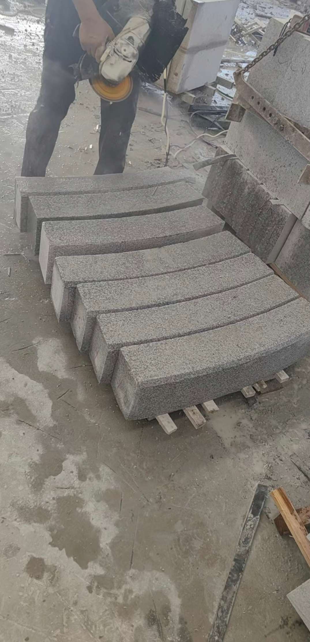 乌海芝麻白弧形路牙石
