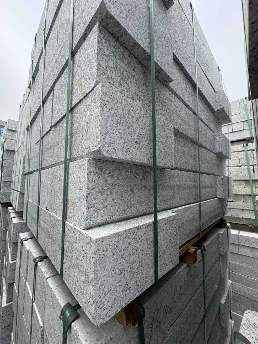 乌海芝麻白路牙石 马路牙子