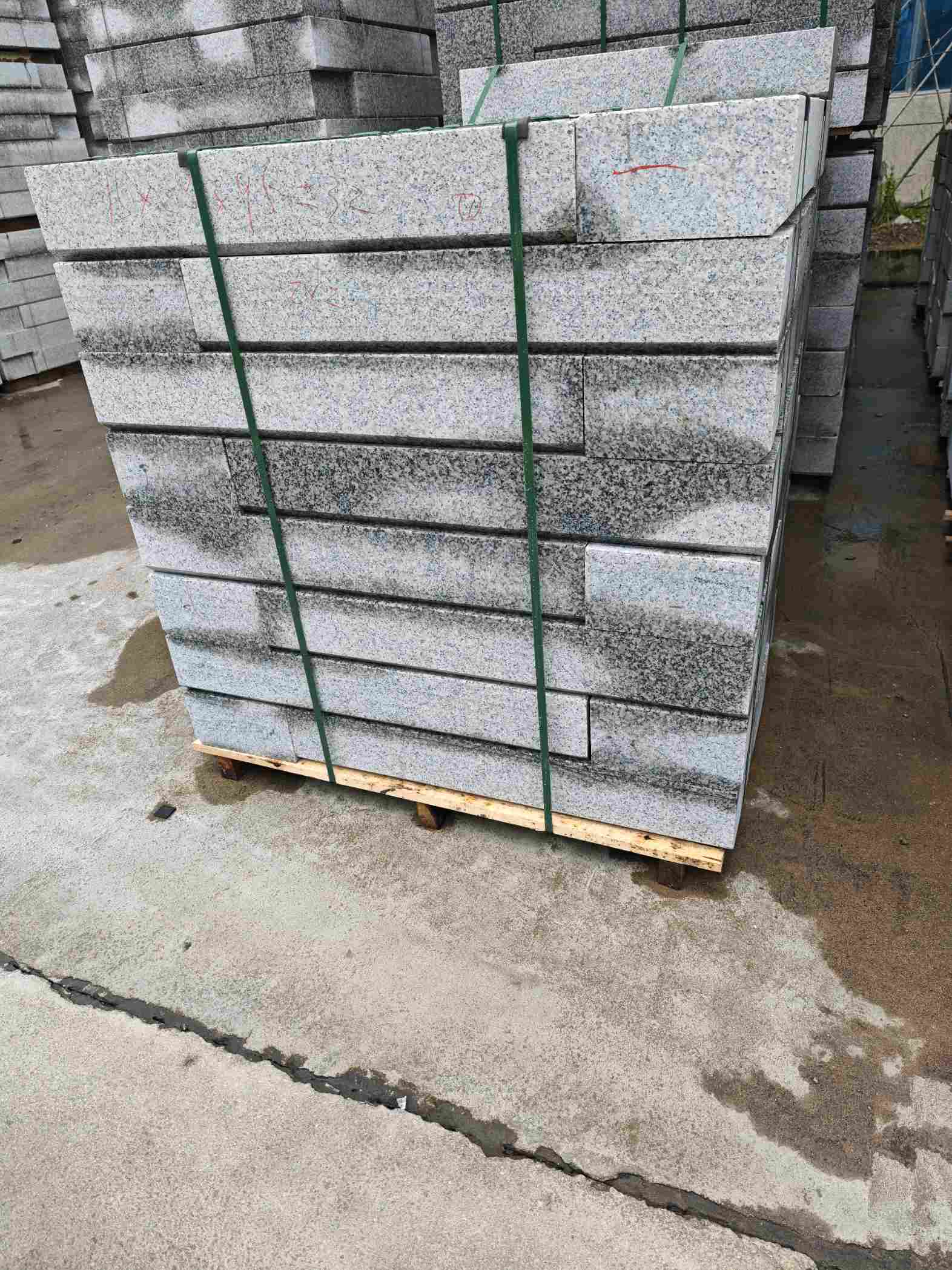 乌海芙蓉白路牙石，马路牙子